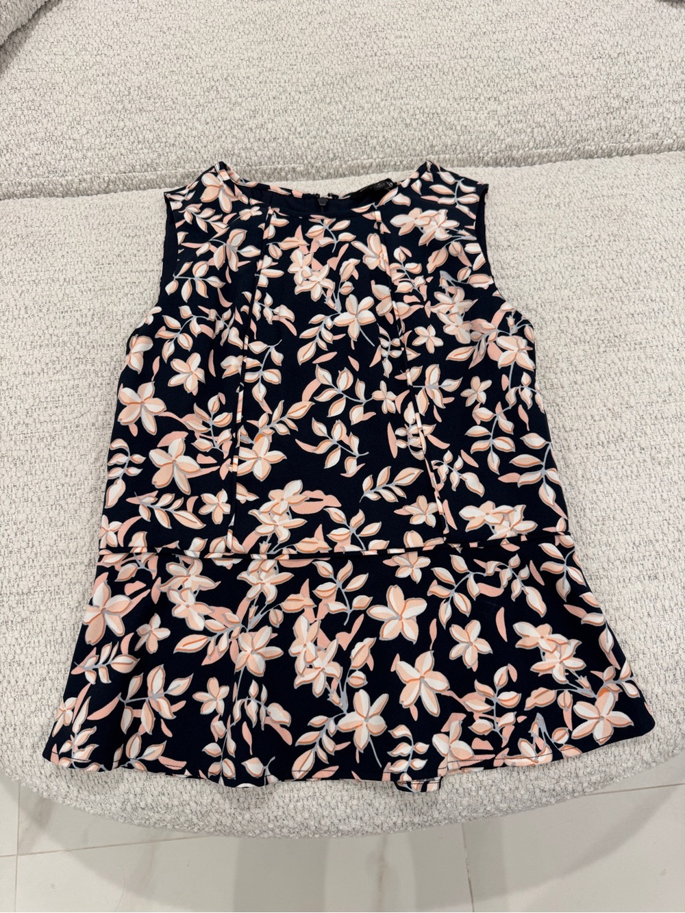 NWOT Banana Republic Navy Sleeveless Floral Top Blouse